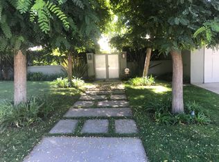 586 Garden Ln, Pasadena, CA 91105