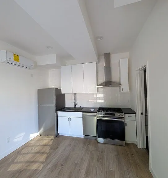 2626 Cloverfield Blvd #12 — Photo 1