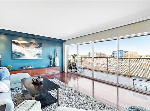 3rd image of 310 W 49th St APT 902