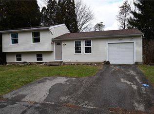 1539 Bluestem Ct, Walworth, NY 14568