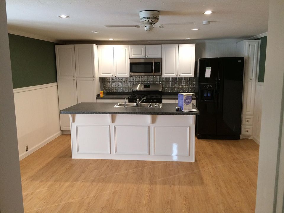 2nd image of 439 W Hughes St