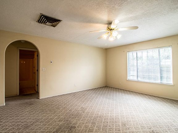 5th image of 801 Hacienda Ln APT 4