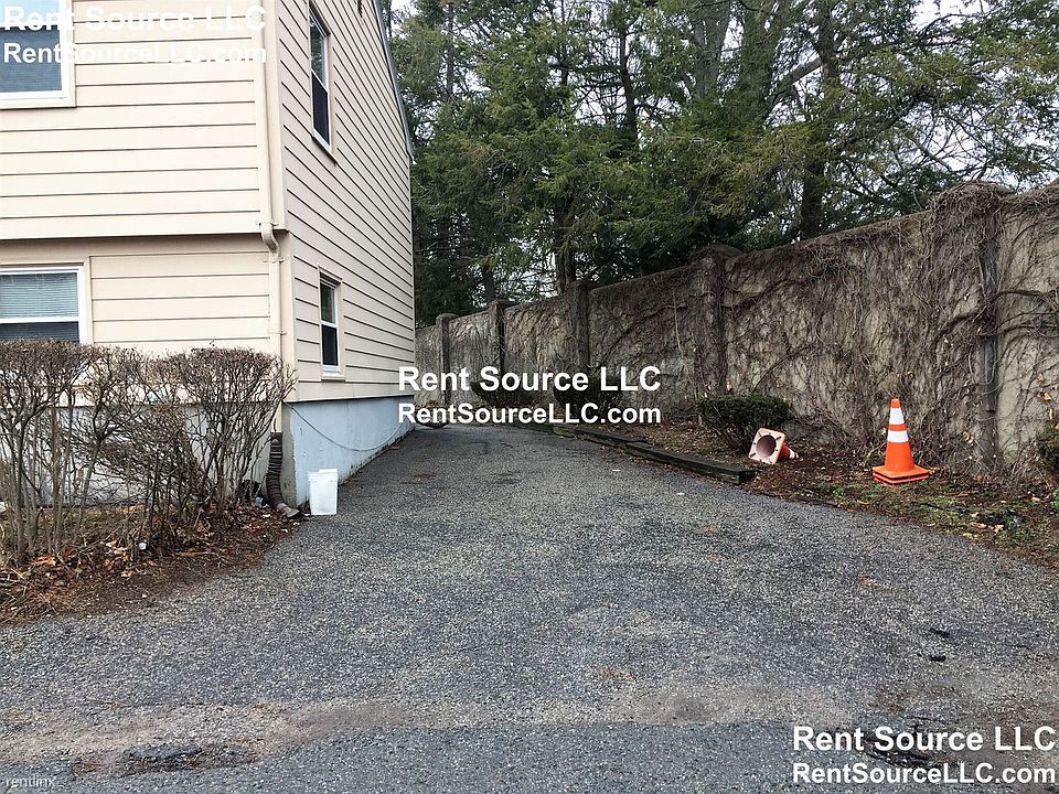 18 Lyons St. Watertown Shared Unit Photo 6