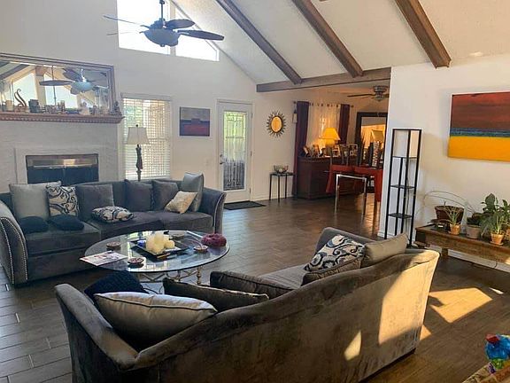 4th image of 301 La Mirada Cir
