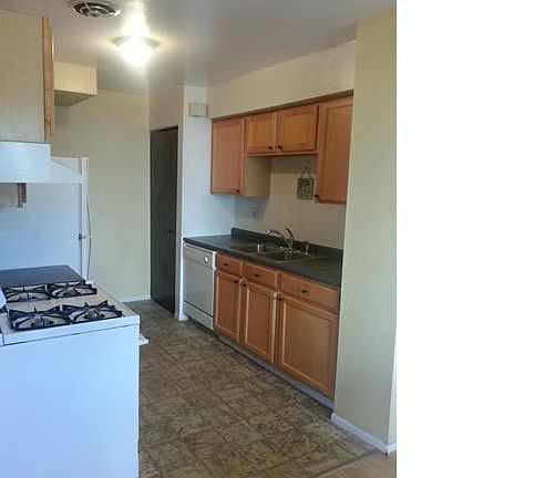 3rd image of 38 Beechwoode Ln #15-1