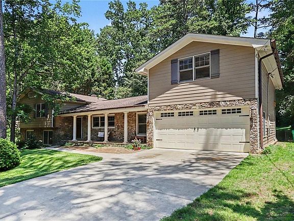 2nd image of 1399 Altamont Dr