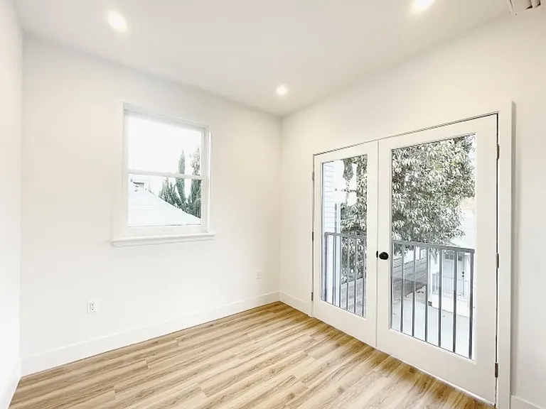 1325 W 24th St #1/2 — Photo 18