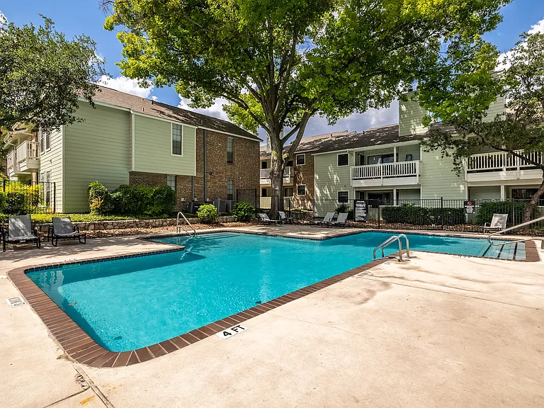 Austin Pointe Apartments — Photo 12