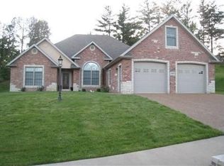 2452 Country Club Dr, Jefferson City, MO 65109
