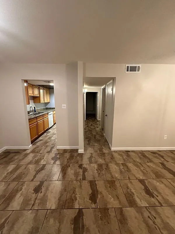 4 bed, 3.0 bath, 1800 sqft, $1,800 — Photo 3