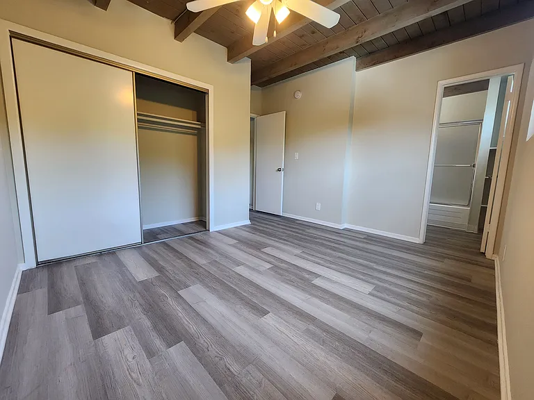 15043 Victory Blvd #11 — Photo 15