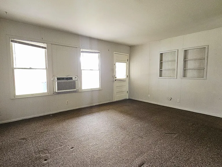 478 Anton Dr — Photo 2