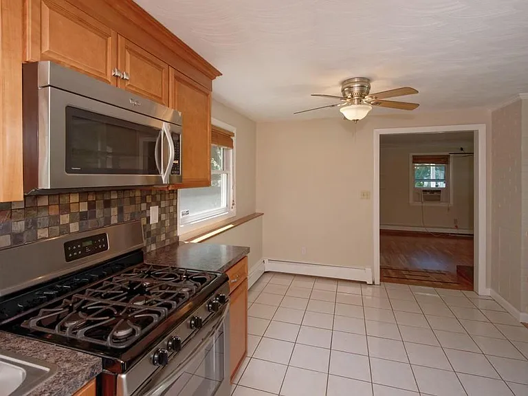 12 Fairfield Rd — Photo 3