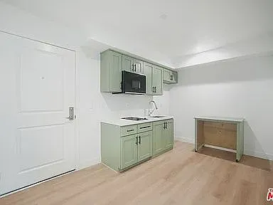 1 bed, 1.0 bath, 600 sqft, $1,980 — Photo 2