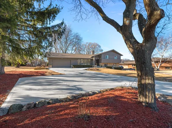 8665 North Manor COURT, Fox Point, WI 53217