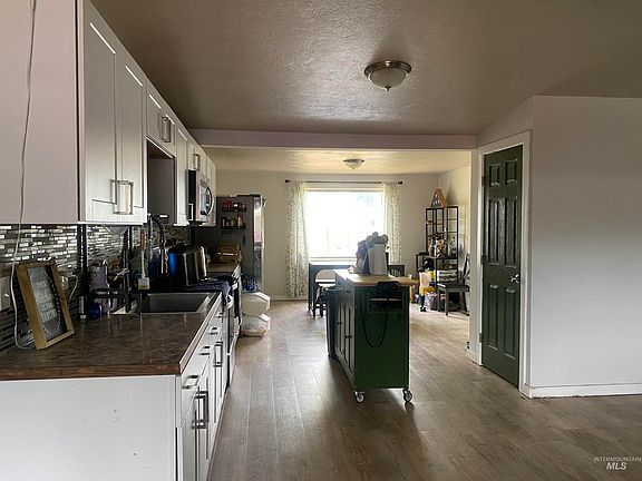 5th image of 411 Chestnut St