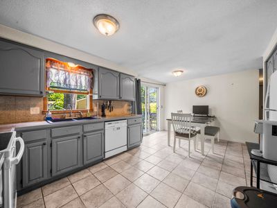 10 Hathaway Street, Windsor Locks, CT, 06096