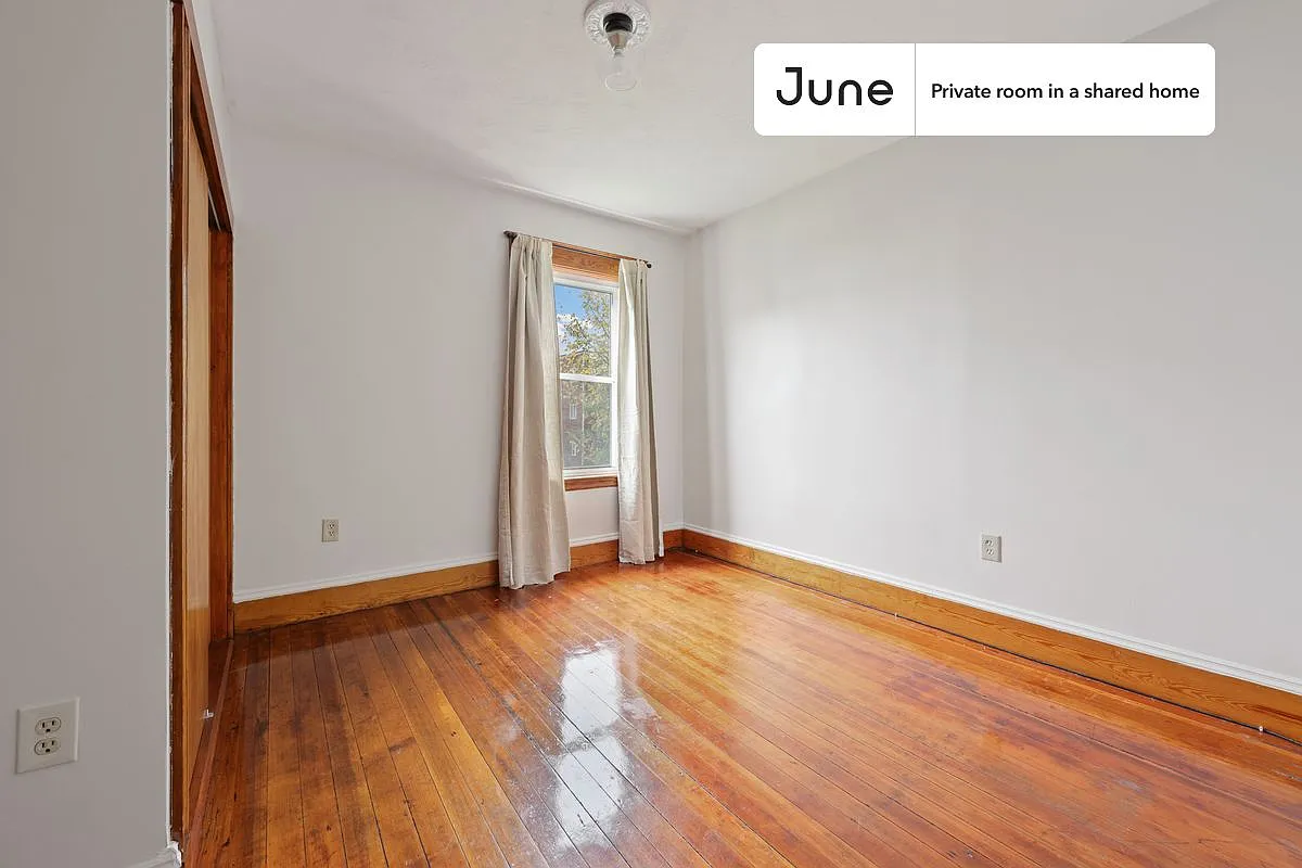 Building Photo - 11 Baird St #C