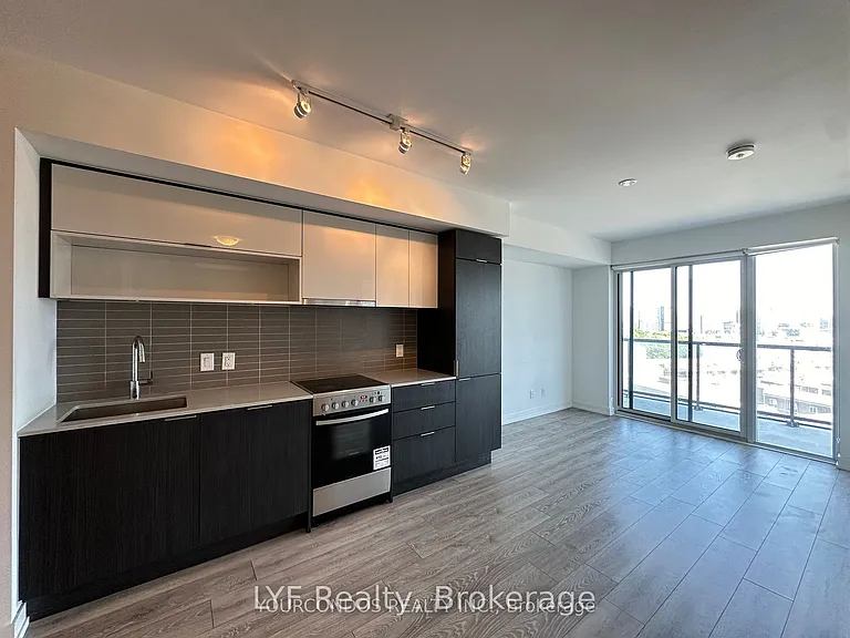 159 Wellesley St E #806 — Photo 3