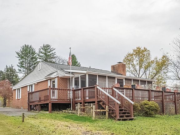 4th image of 115 Lakeview Cir