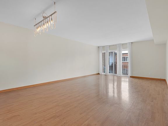 5th image of 6961 N Oakley Ave APT 304