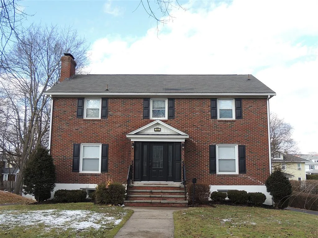 100 Riverside Dr photo 1