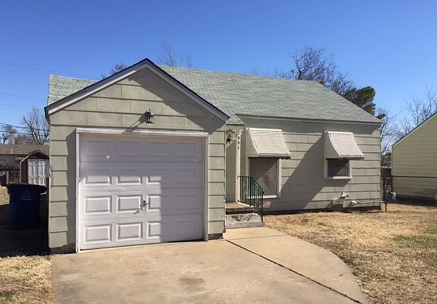 Move in ready home with cute curb appeal!