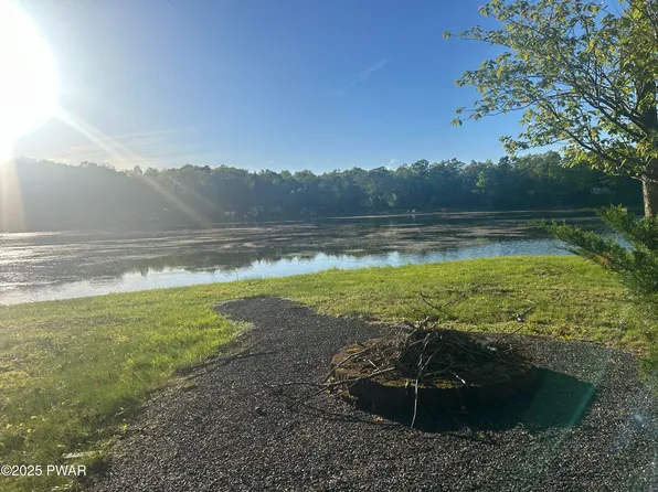 102 Lake Dr N #1772, Milford, PA 18337