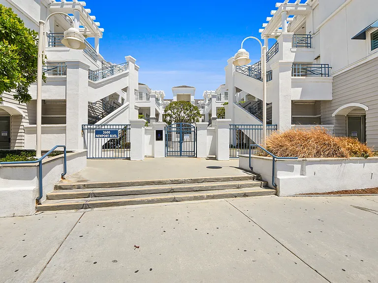 2600 Newport Blvd #210 — Photo 1