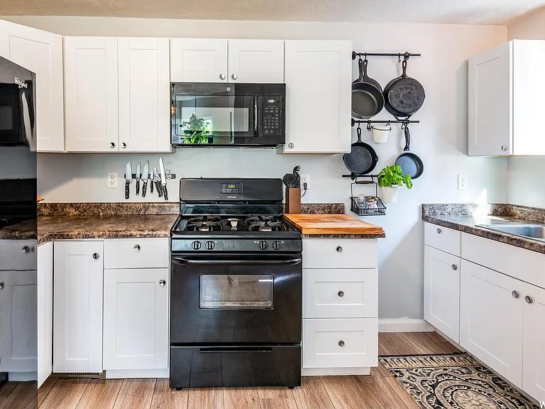 2354 Taylor Ave — Photo 8