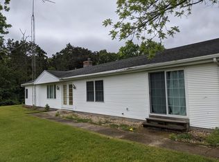 1048 S Hieland Rd, Saint Anne, IL 60964