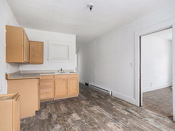 5th image of 174 Cherry St