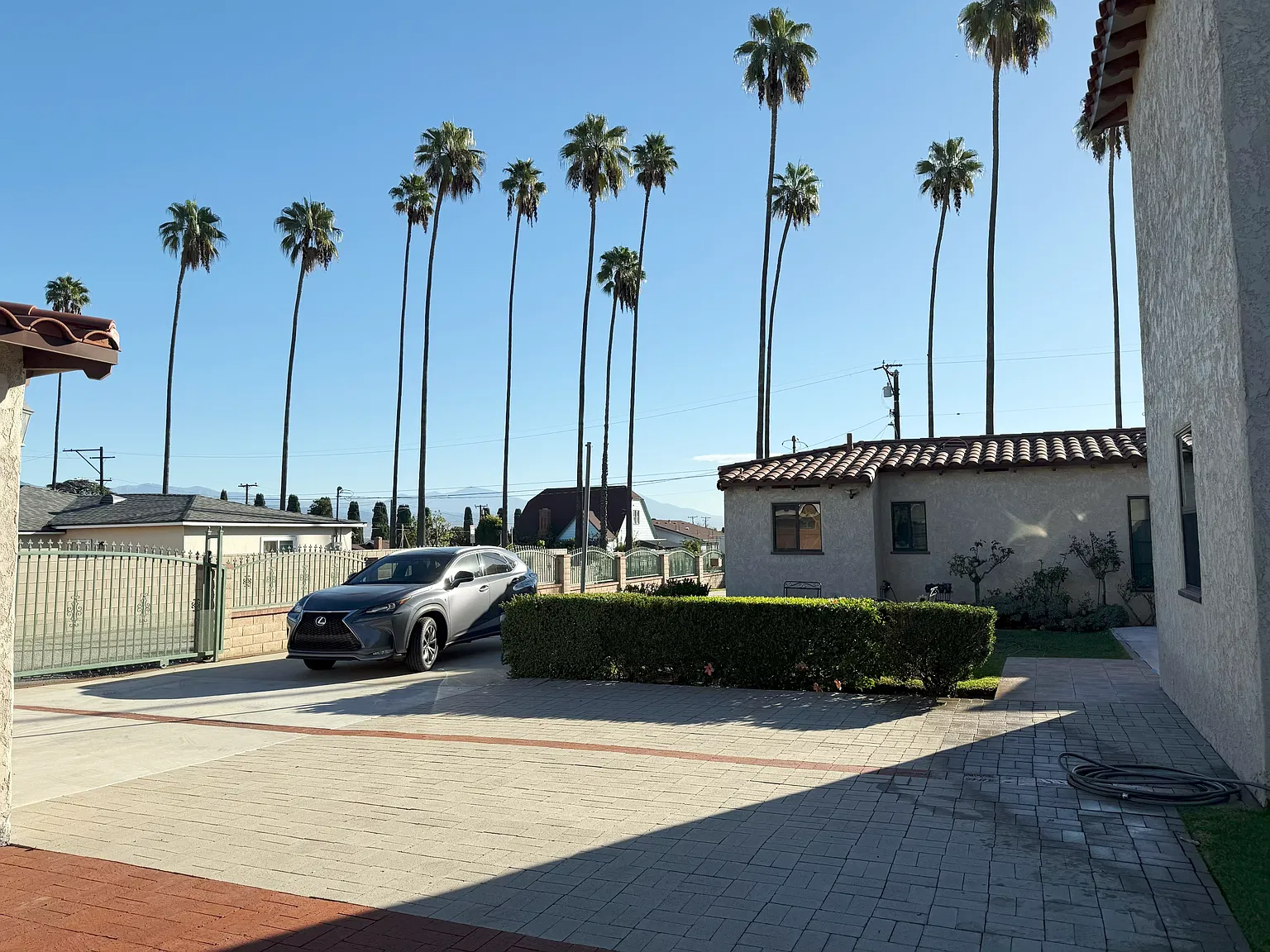 4 bed, 2.5 bath, 2294 sqft, $5,700 — Photo 3