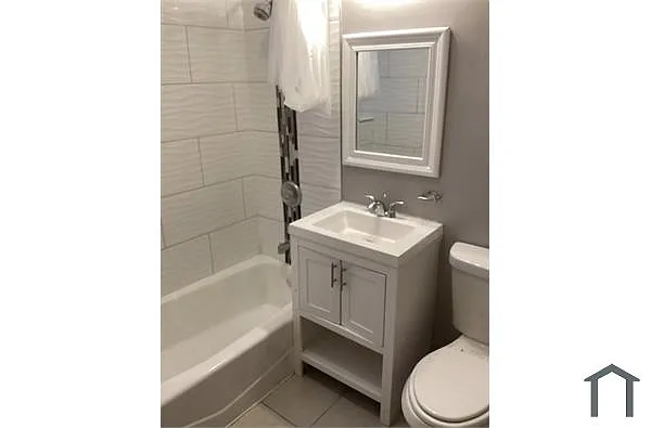 Building Photo - 5910 S Michigan Ave #2