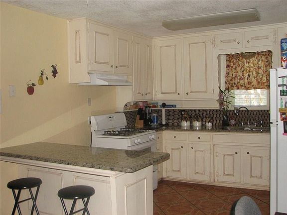3rd image of 3908 Caddo Trl