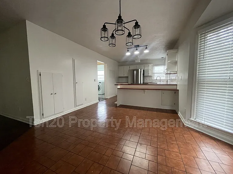113 Maplebrook Ct — Photo 3