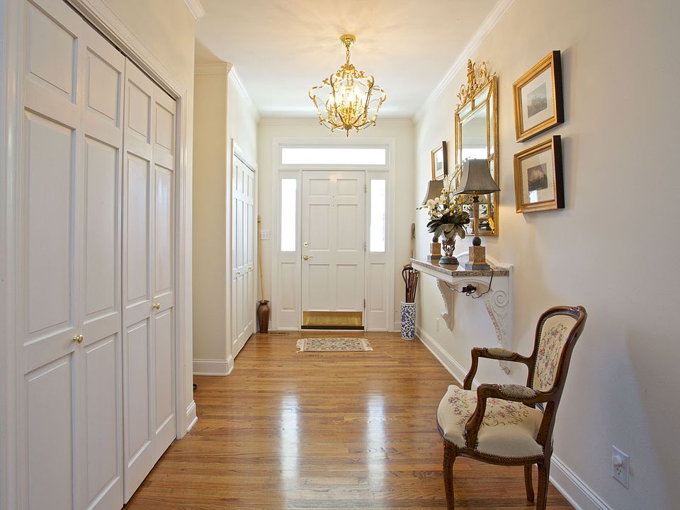 1st image of 17 Covey Hill Ln