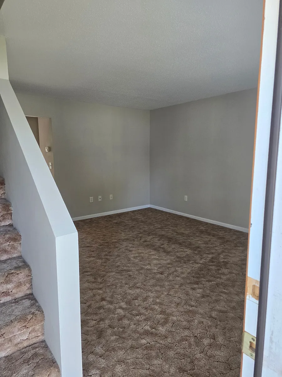 Building Photo - 815 Woodsedge Dr