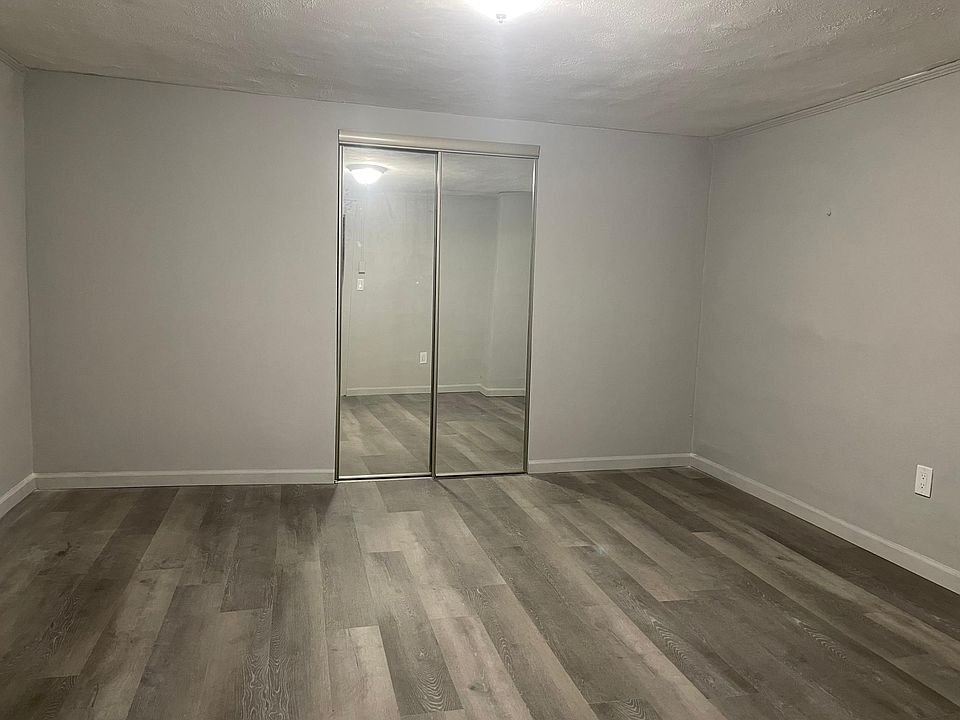 2nd image of 515 Main St #1