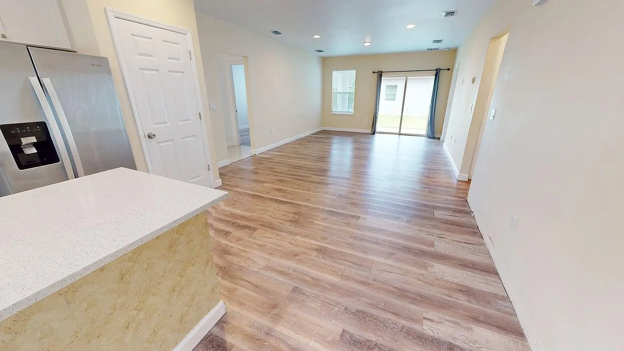 3 bed, 1560 sqft, $2,300 — Photo 4