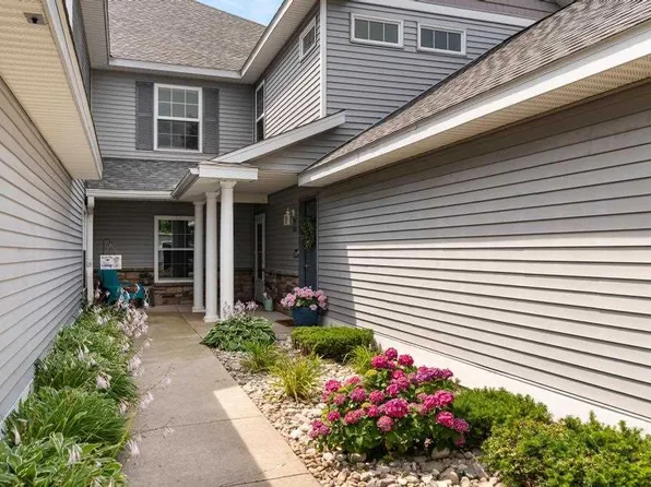 1491 Castle Dr, Petoskey, MI 49770