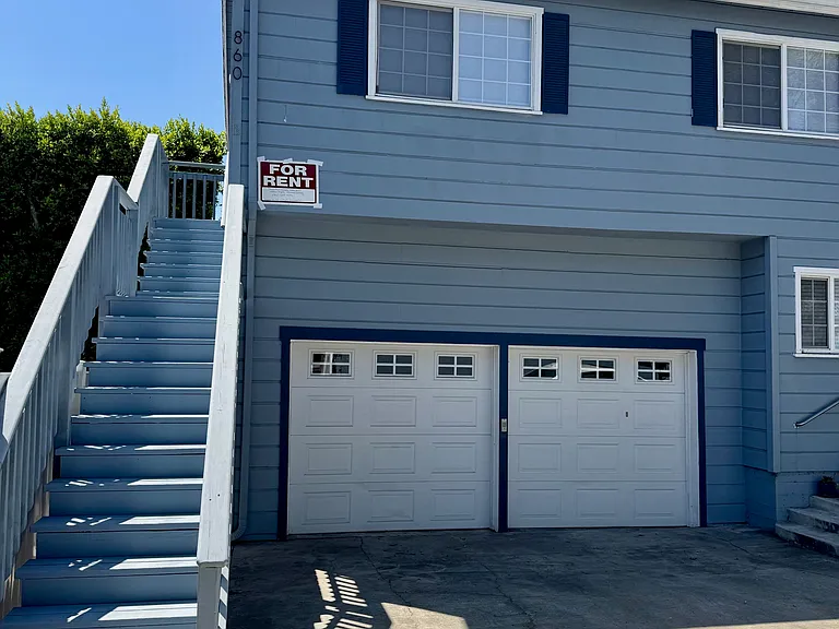 860 Manhattan Beach Blvd — Photo 1