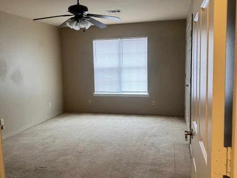 607 E Main St — Photo 7