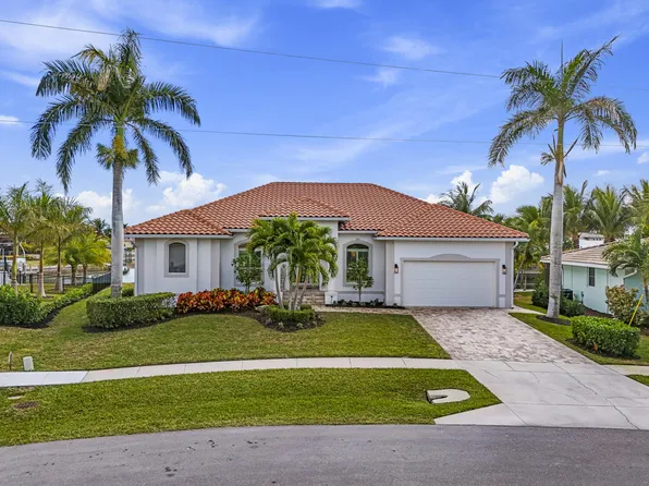 829 Wintergreen Ct, Marco Island, FL 34145