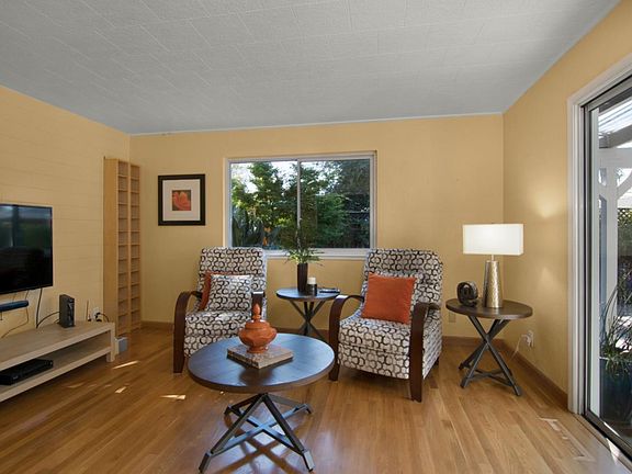 5th image of 636 Louise Ct