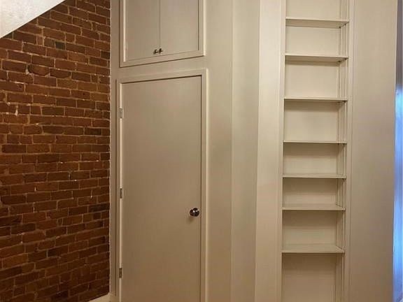 3rd image of 528 Royal St APT 5