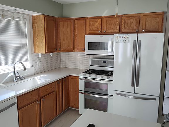 4th image of 951 College Ave
