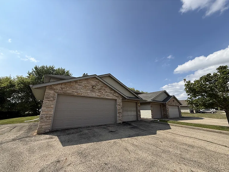 5118 Paulson Ct — Photo 1