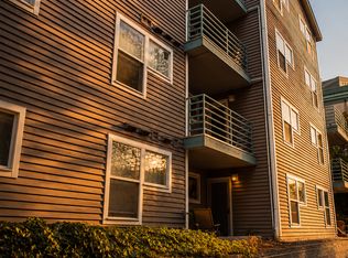 Oswego Apartments - Located on the east banks of Green Lake, Seattle, WA 98115