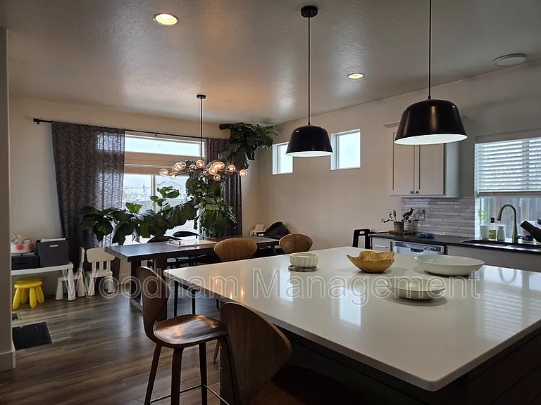 98 Caitlin Rd — Photo 6